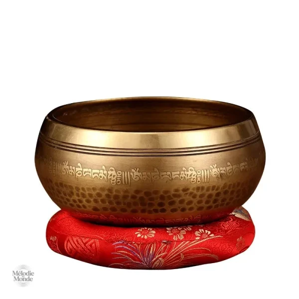 buddha-mantra-design-tibetan-nepal-handmade-singing-bowls-rhdnok-1 Bol tibétain fait main avec motifs en Sanskrit