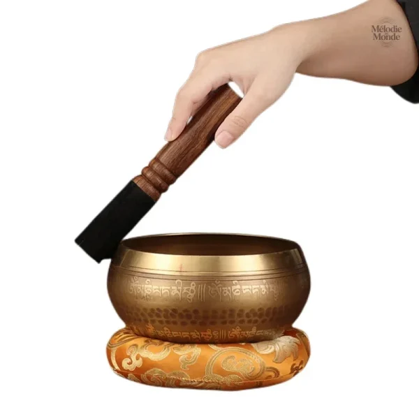 Bol en métal avec décorations Sanskrit uniques