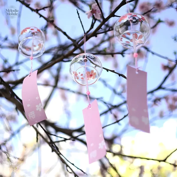 Cloche japonaise inspirée de la fleur de cerisier
