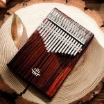 Instrument de percussion kalimba en bois
